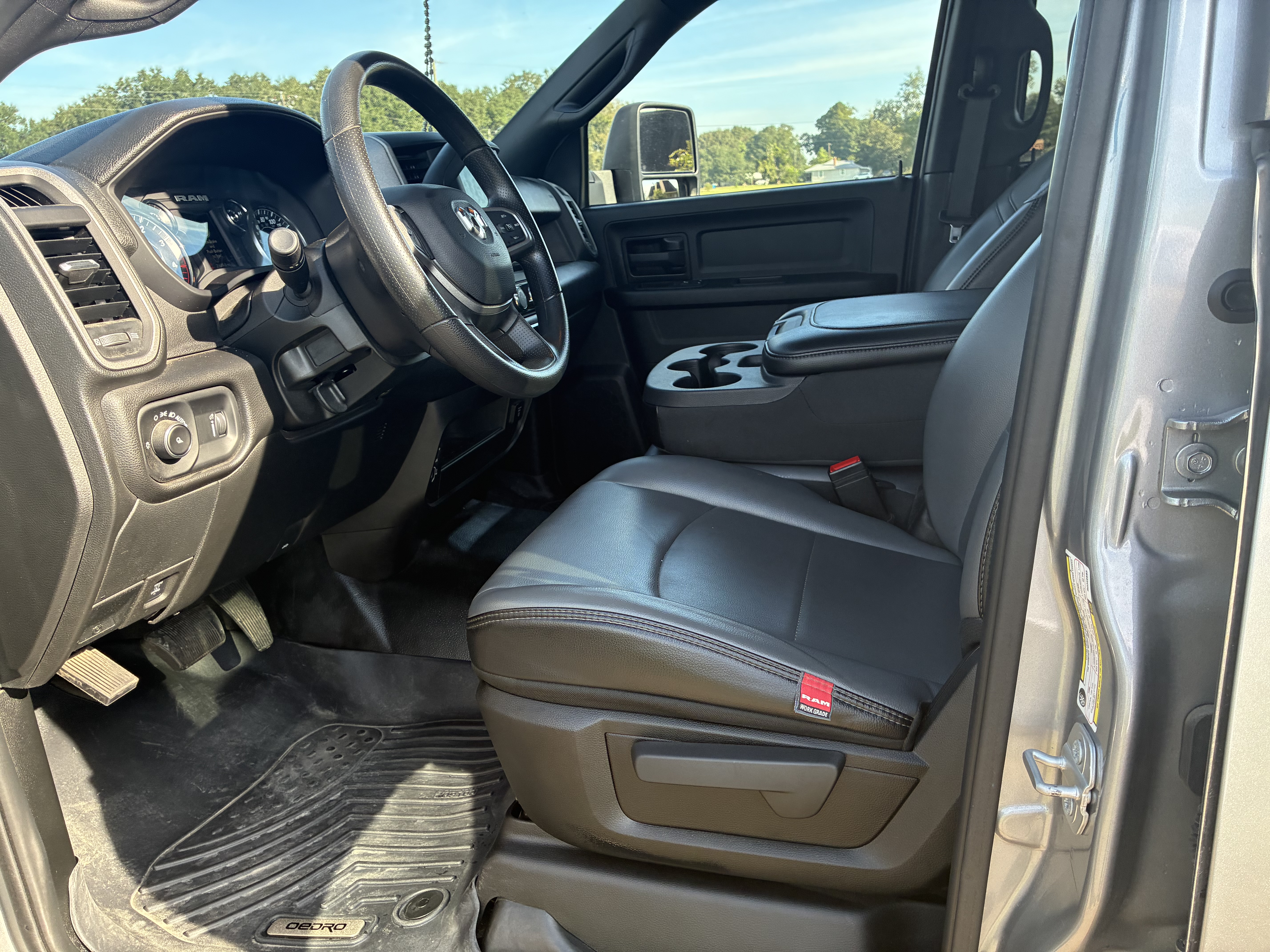 Used 2024 RAM 3500 Tradesman w/ Chrome Appearance Group AWD/4WD image 10