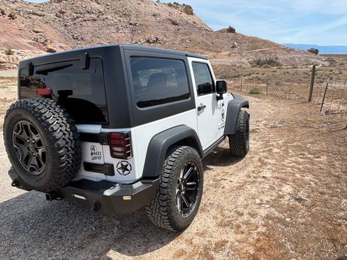 Used 2016 Jeep Wrangler Sport AWD/4WD image 5