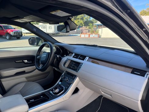 Used 2015 Land Rover Range Rover Evoque Prestige image 13