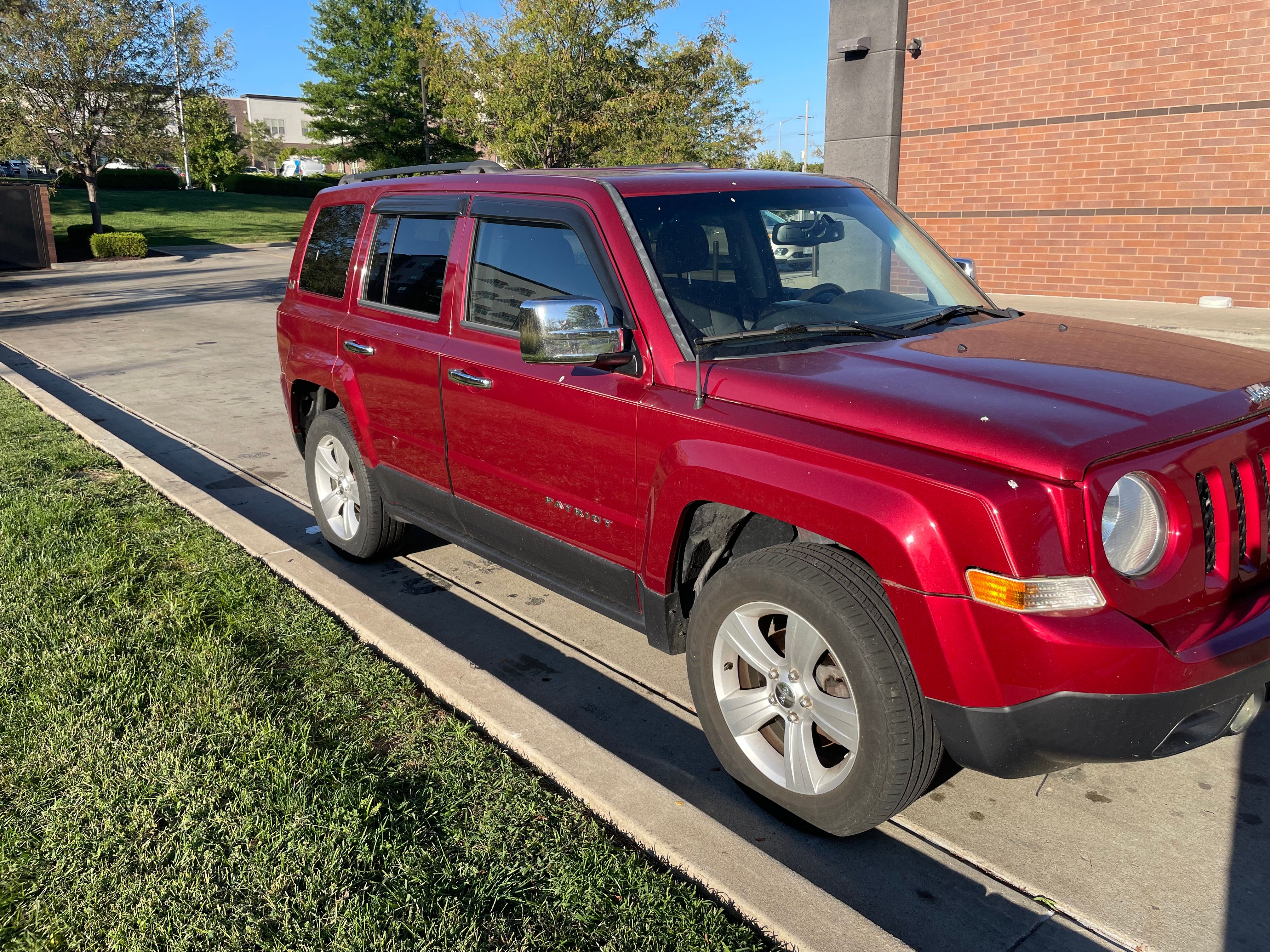 Used 2015 Jeep Patriot Latitude AWD/4WD image 1
