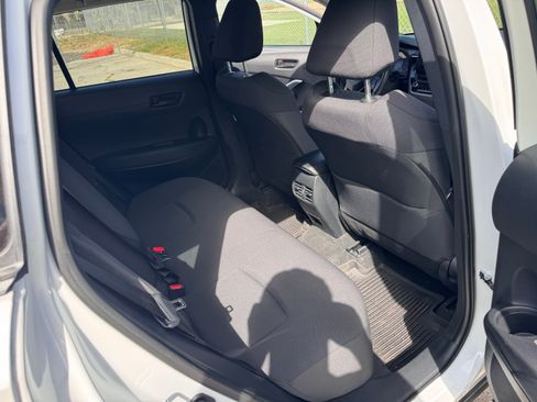 Used 2024 Toyota Corolla Cross LE w/ Moonroof Package image 12