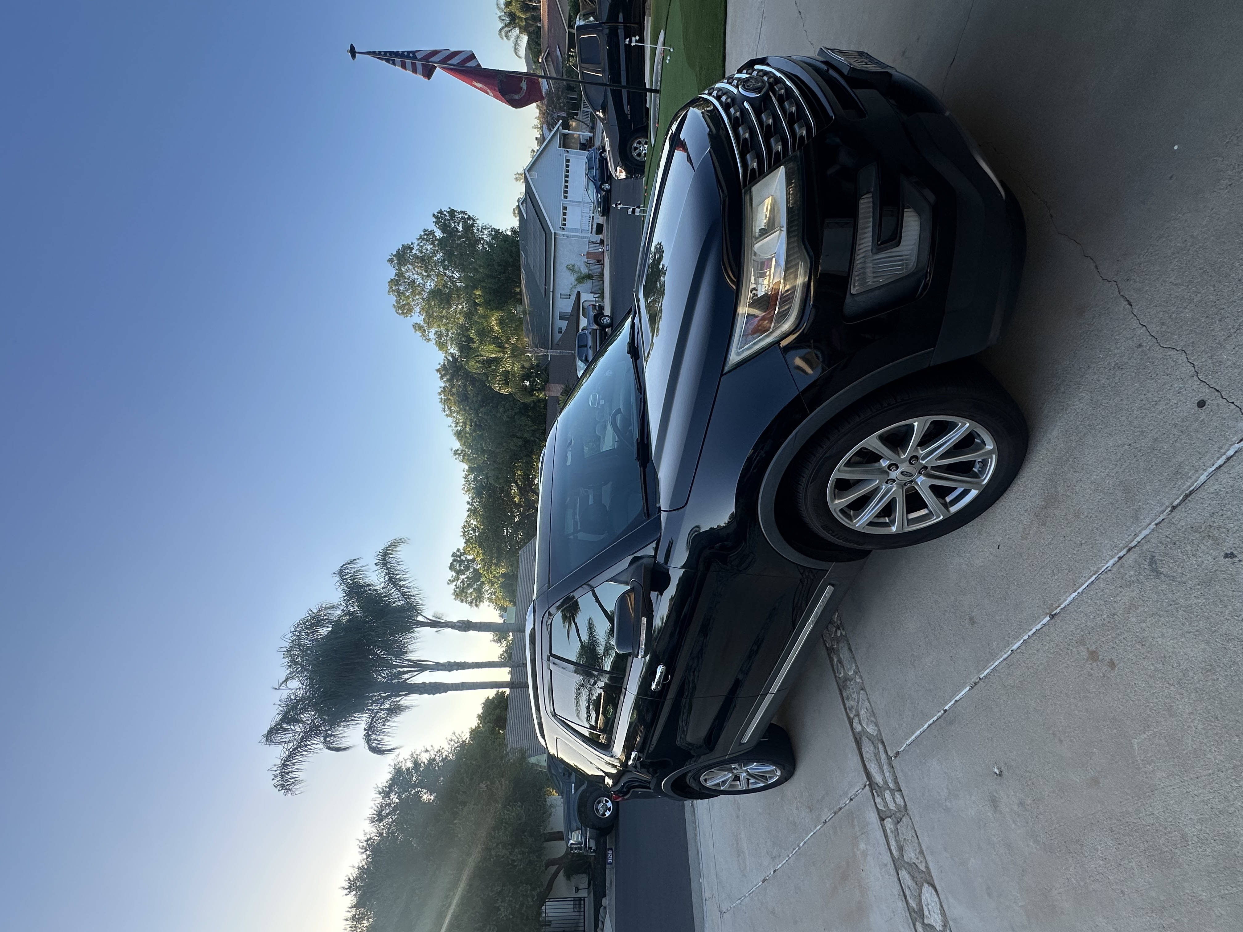 Used 2017 Ford Explorer Limited FWD image 2