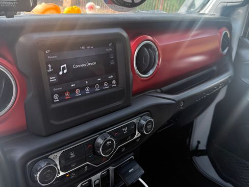 Used 2018 Jeep Wrangler Unlimited Rubicon image 26