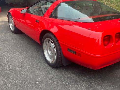 Used 1993 Chevrolet Corvette Coupe RWD image 4