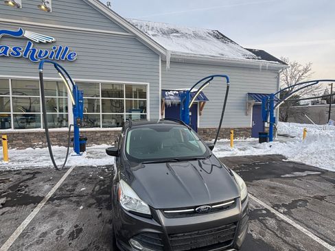 Used 2016 Ford Escape SE w/ SE Leather Comfort Package image 8