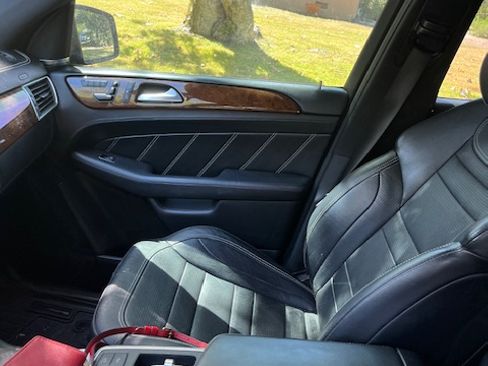 Used 2012 Mercedes-Benz ML 63 AMG 4MATIC image 5