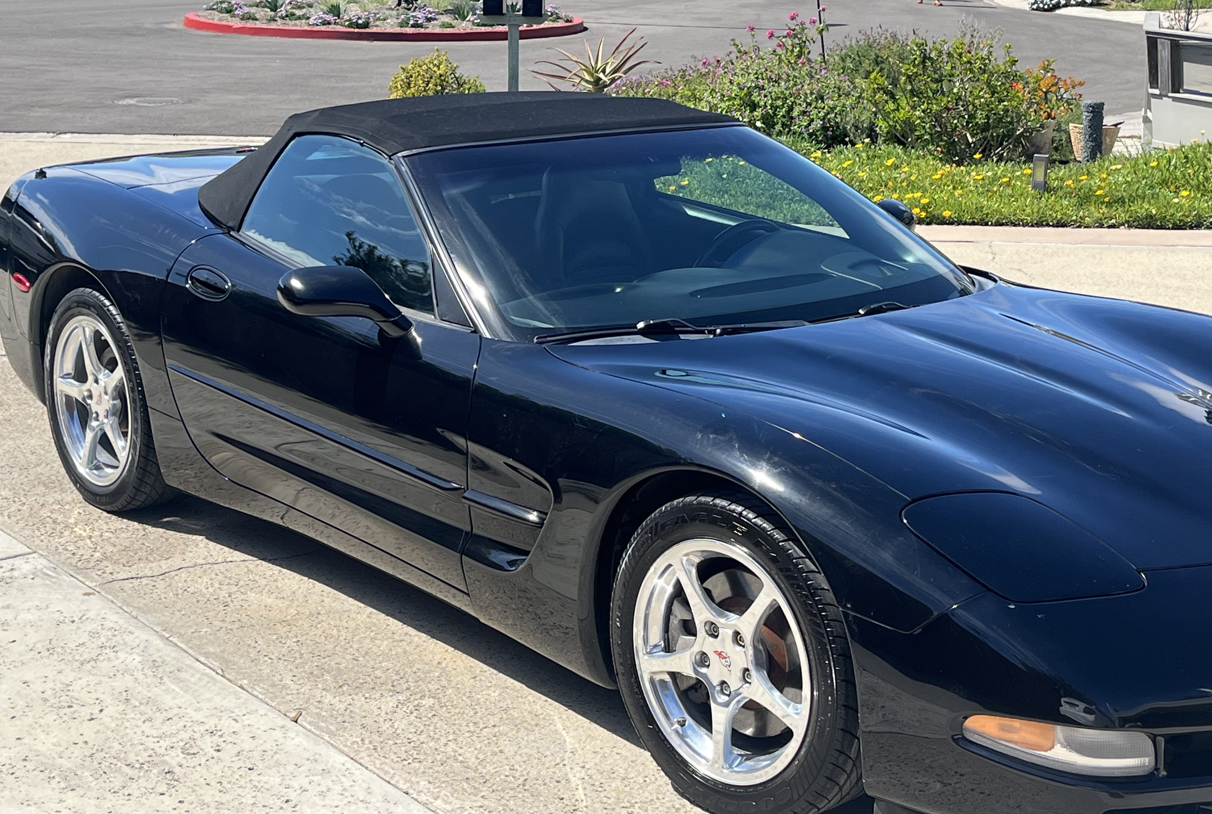 Used 2000 Chevrolet Corvette Convertible w/ Memory Pkg RWD image 2