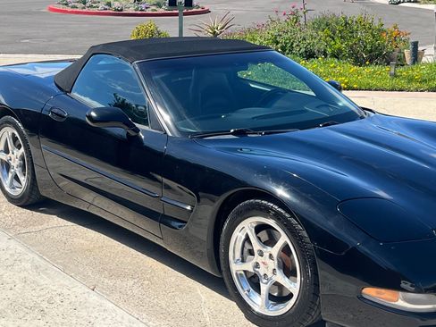 Used 2000 Chevrolet Corvette Convertible w/ Memory Pkg RWD image 2
