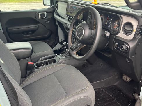 Used 2024 Jeep Wrangler Unlimited Sport w/ Convenience Group AWD/4WD image 3
