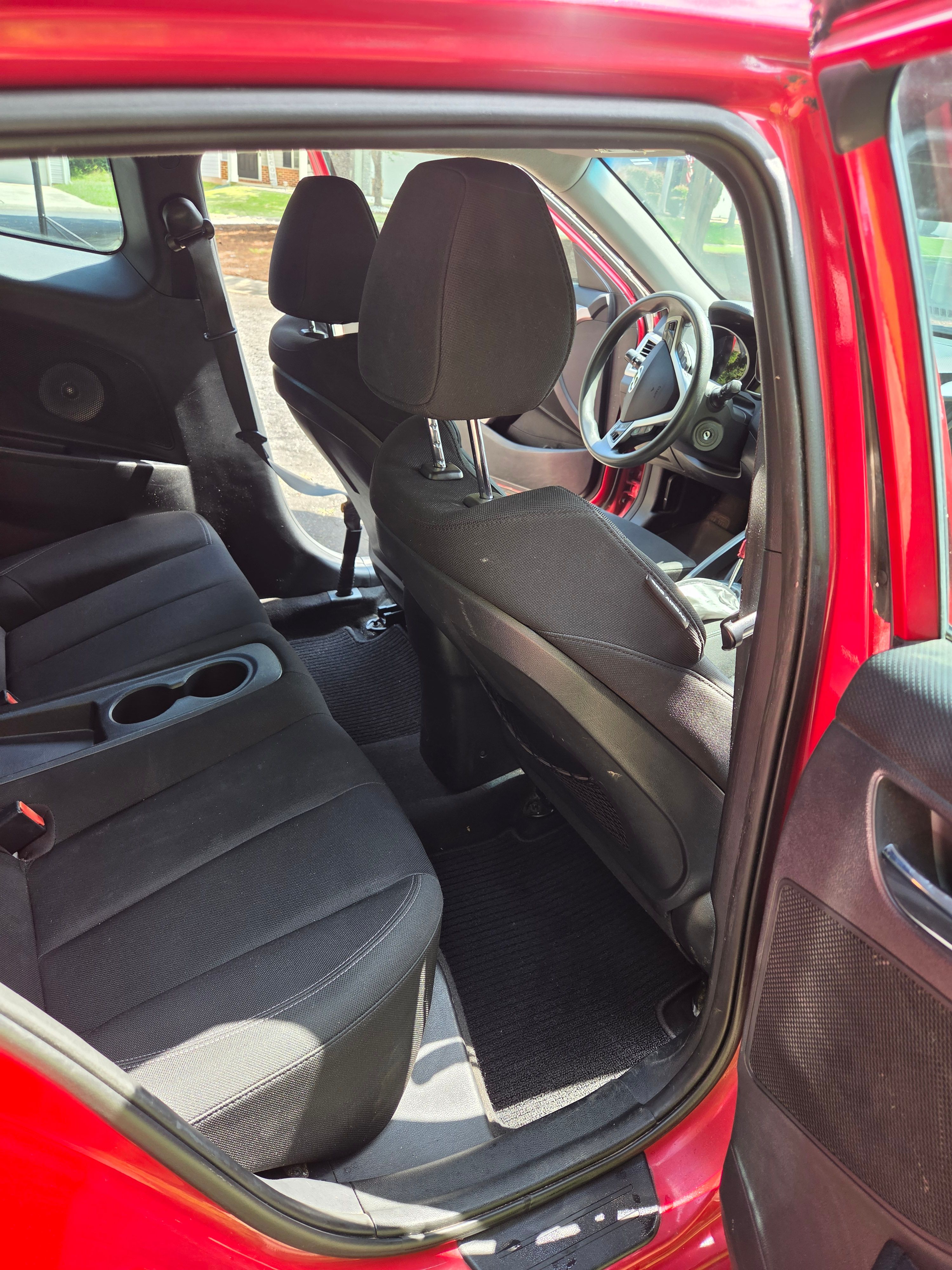 Used 2015 Hyundai Veloster FWD image 11