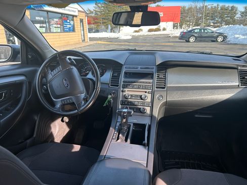 Used 2011 Ford Taurus SEL image 8