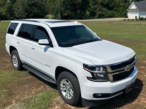 Used 2020 Chevrolet Tahoe LT w/ Luxury Package AWD/4WD image 2