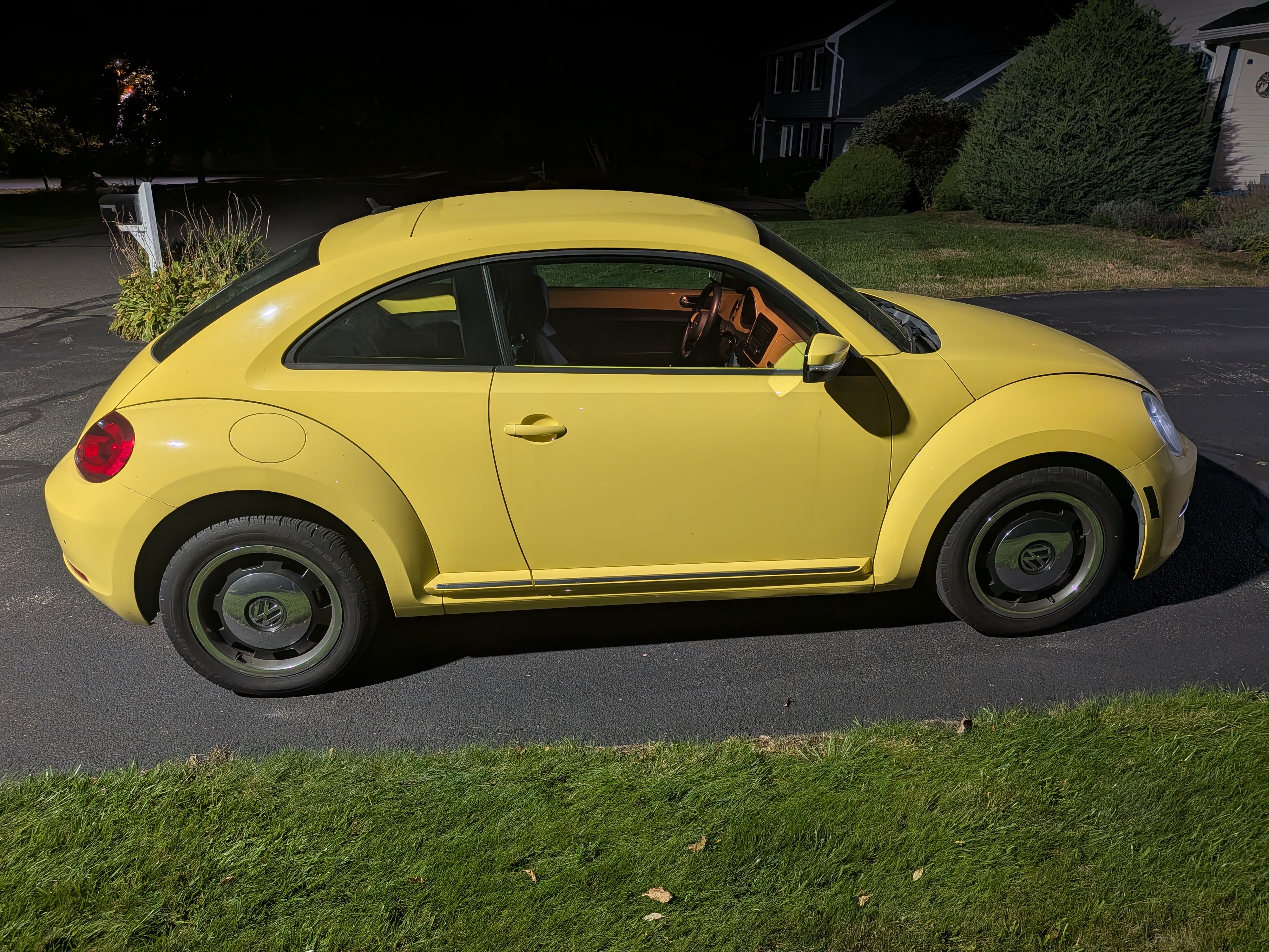 Used 2012 Volkswagen Beetle 2.5 FWD image 12