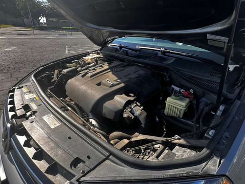 Used 2013 Volkswagen Touareg Sport image 12