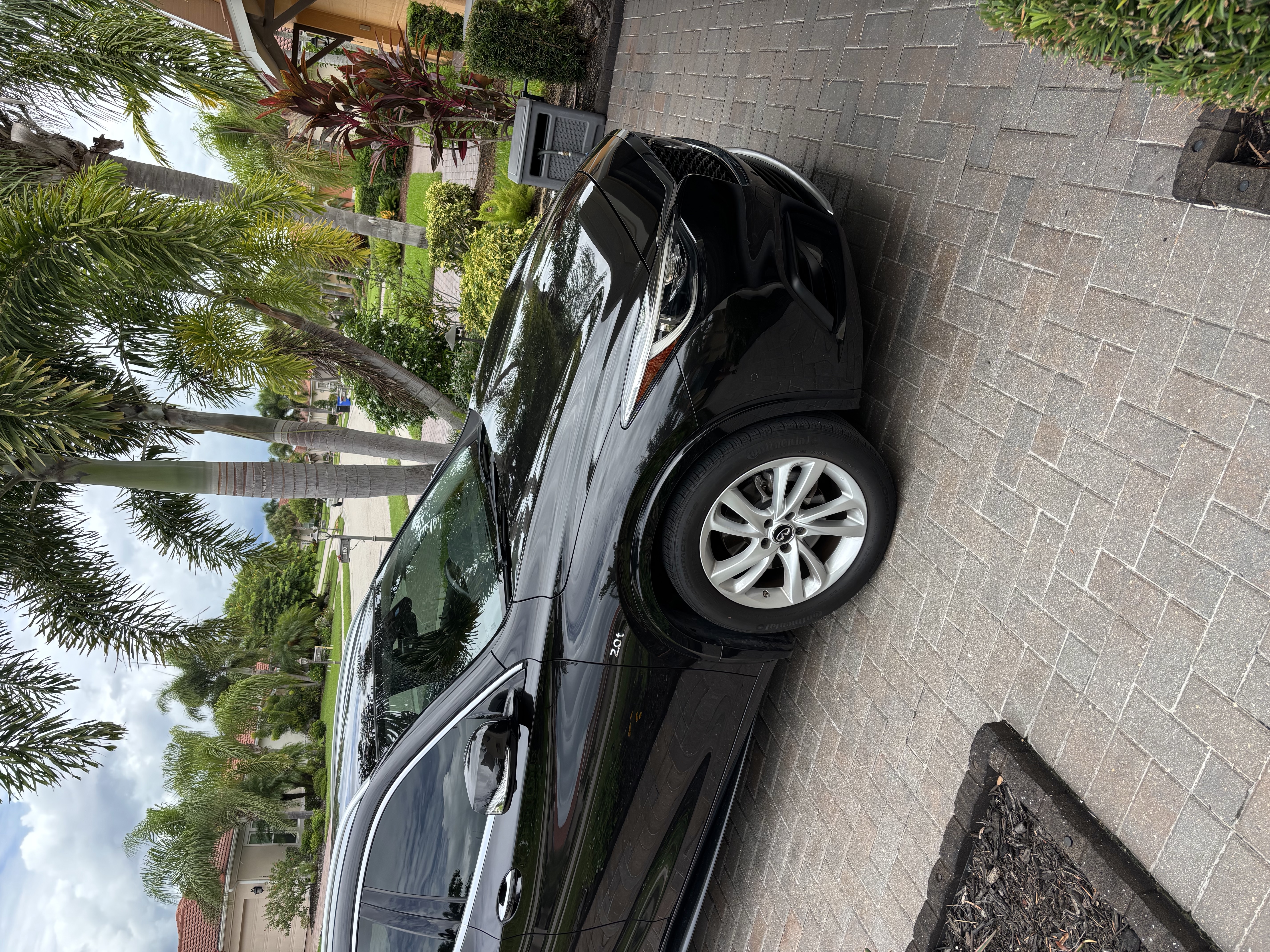 Used 2019 INFINITI QX30 w/ Navigation Package FWD image 5