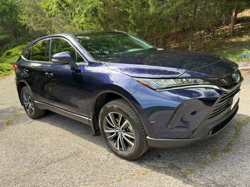 Used 2022 Toyota Venza LE AWD/4WD image 10