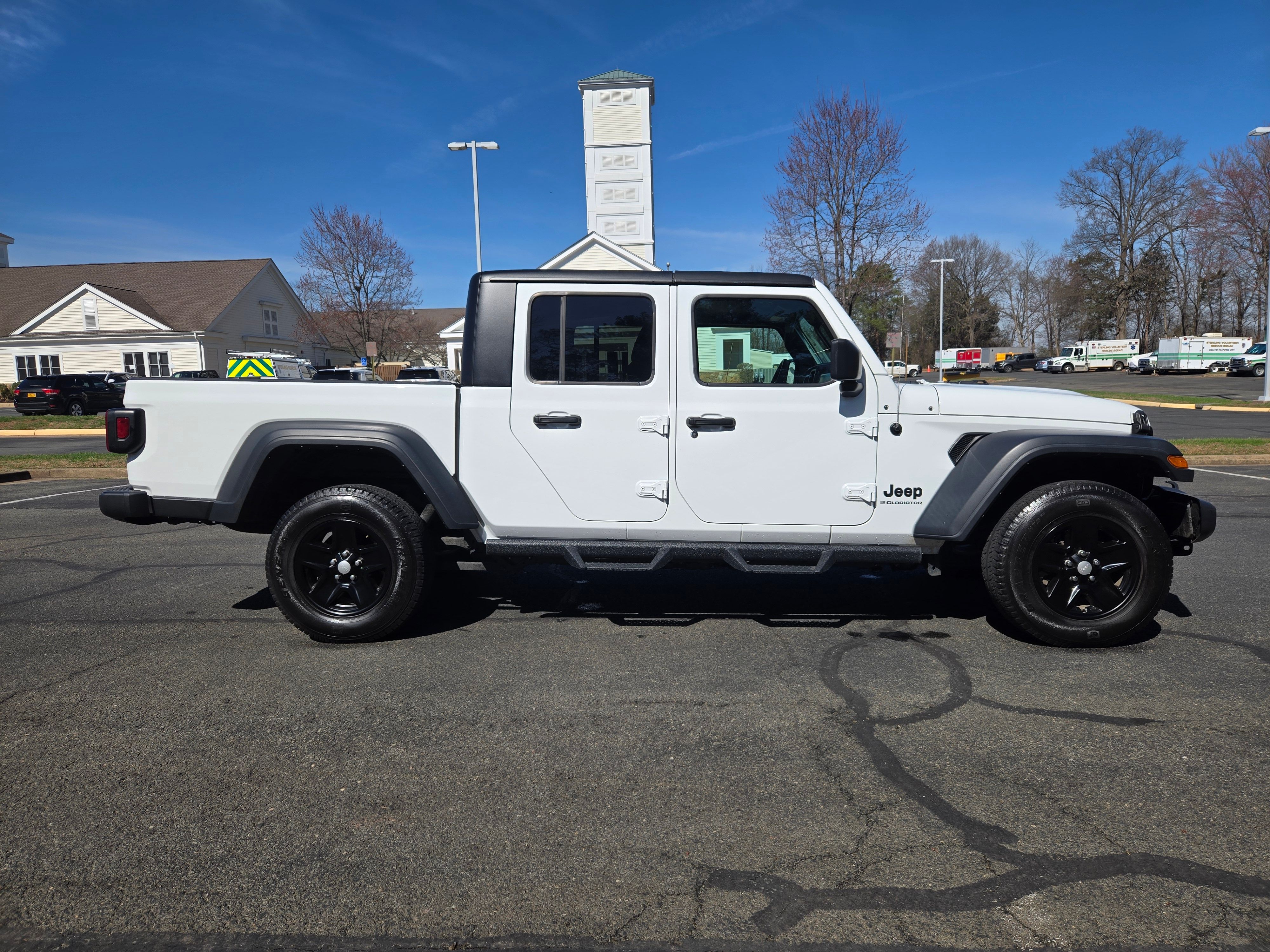 Used 2023 Jeep Gladiator Sport AWD/4WD image 2