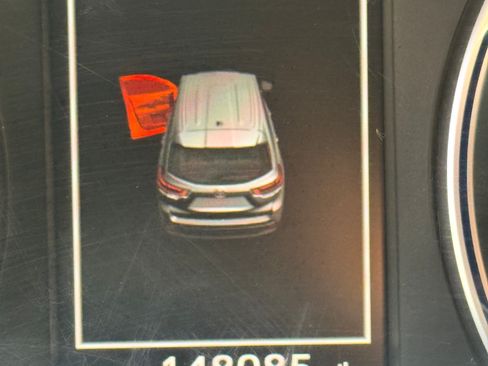 Used 2018 Toyota Highlander Limited FWD image 17