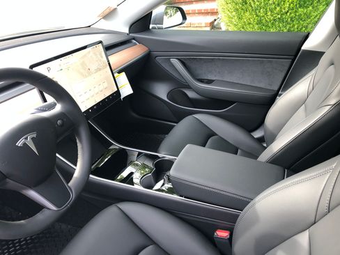 Used 2019 Tesla Model 3 image 13