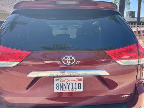 Used 2013 Toyota Sienna Limited w/ Premium Pkg FWD image 5