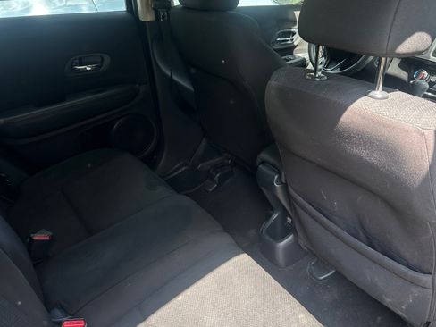 Used 2018 Honda HR-V LX image 10