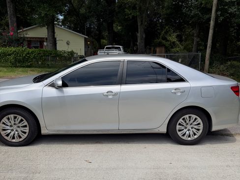 Used 2012 Toyota Camry FWD image 8