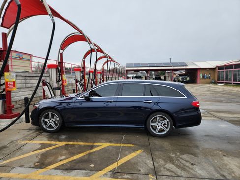 Used 2017 Mercedes-Benz E 400 4MATIC Wagon image 5