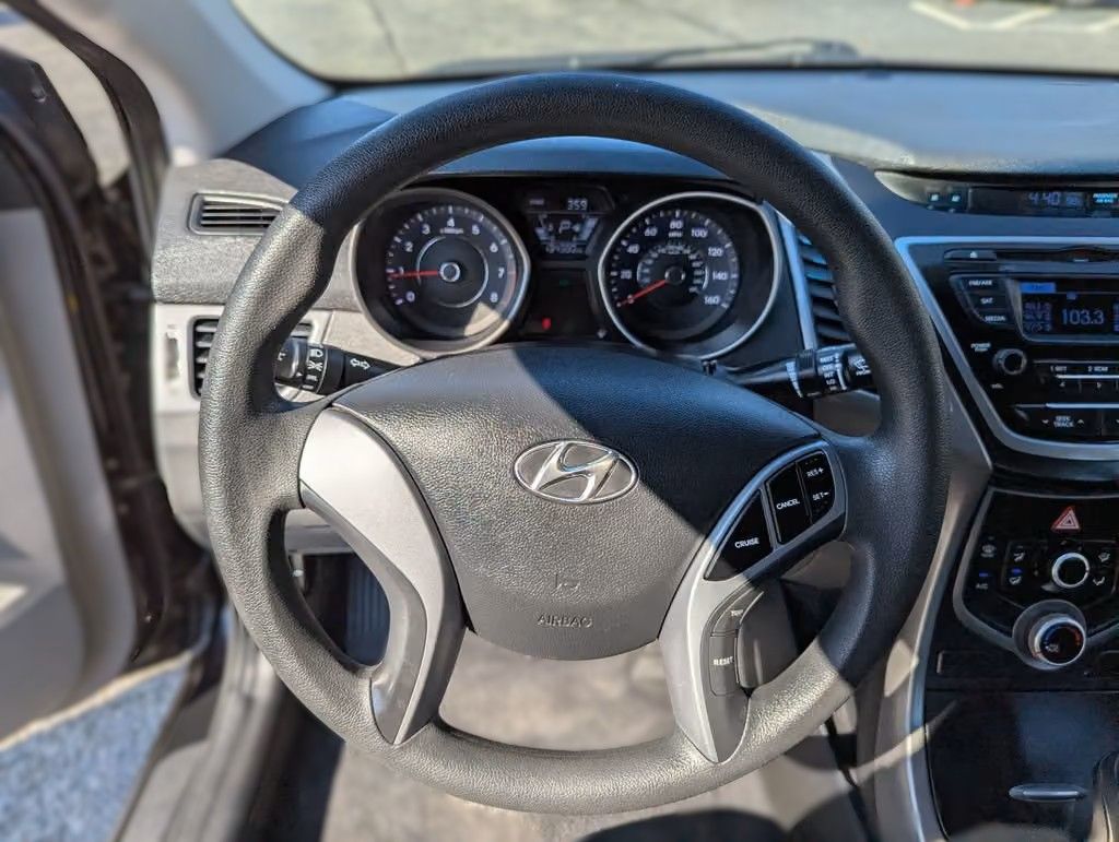Used 2016 Hyundai Elantra SE w/ Option Group 02 FWD image 10