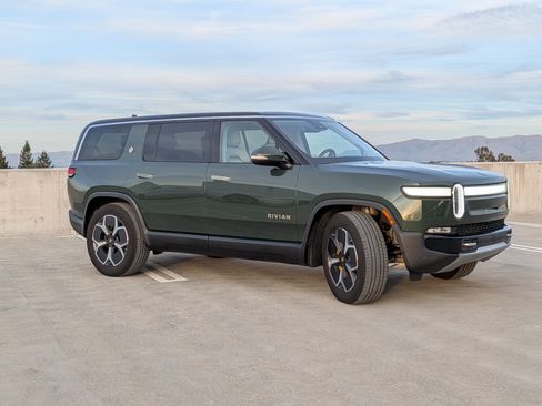 Used 2023 Rivian R1S Adventure image 2