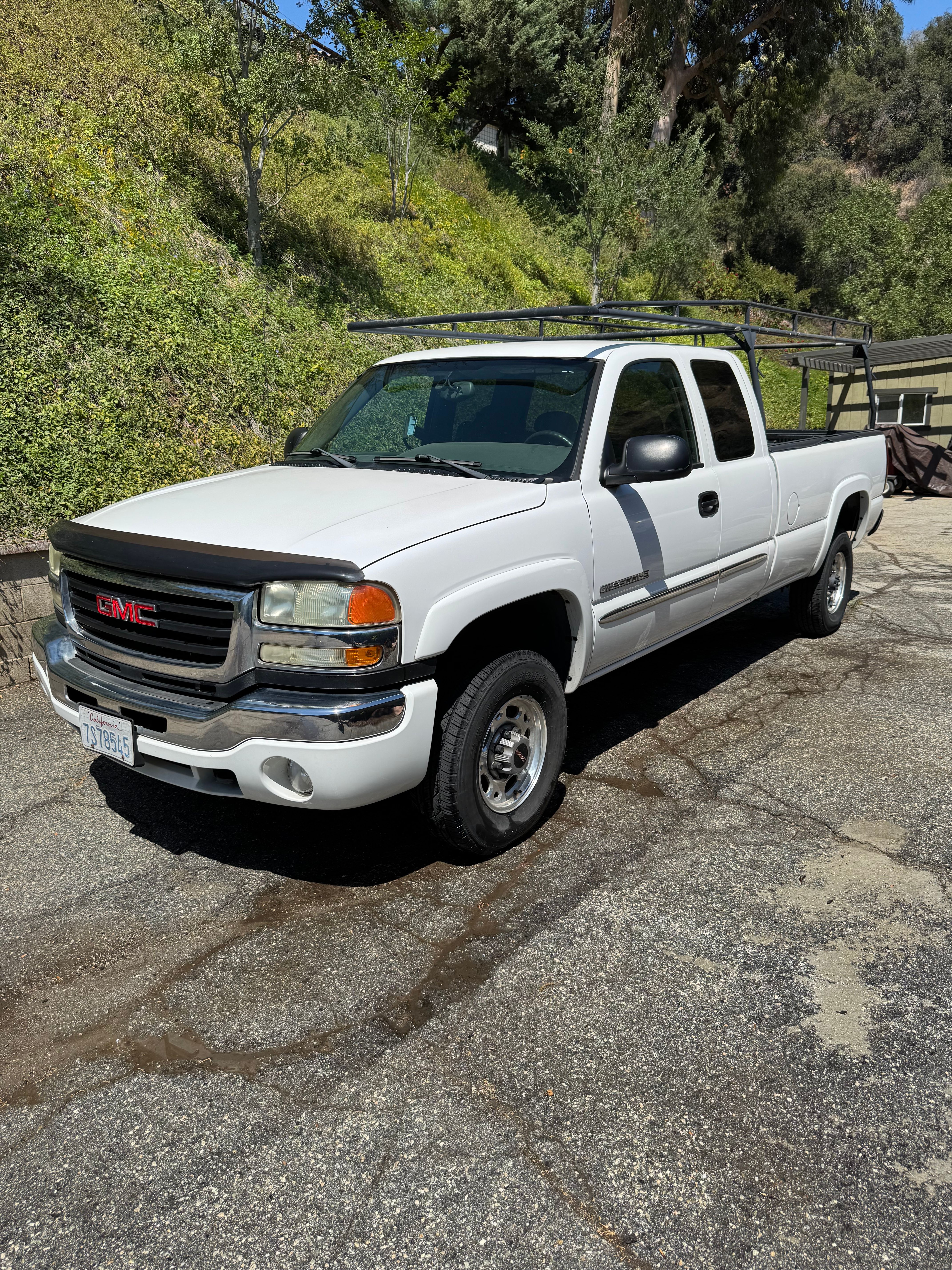 Used 2004 GMC Sierra 2500 SLE RWD image 1