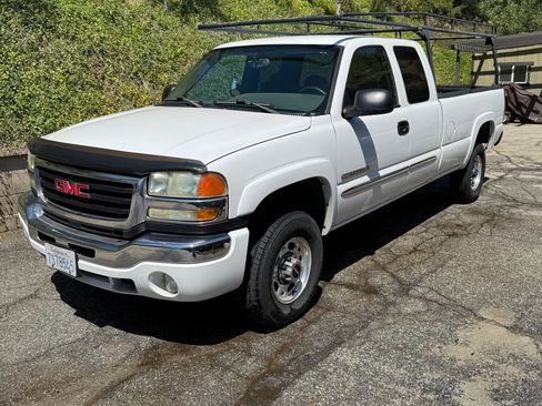 Used 2004 GMC Sierra 2500 SLE RWD image 1