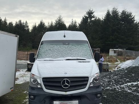 Used 2015 Mercedes-Benz Sprinter 2500 image 10