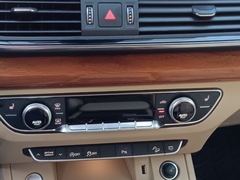 Used 2021 Audi Q5 2.0T Premium w/ Convenience Package image 14