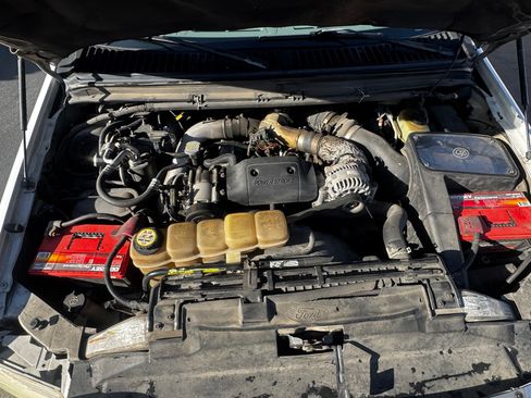 Used 2001 Ford Excursion XLT image 12