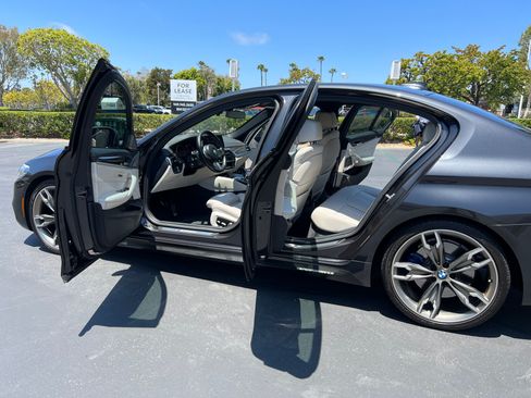 Used 2018 BMW M550i xDrive w/ Driving Assistance Package image 24