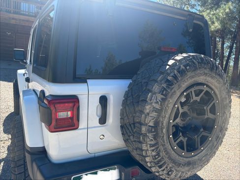 Used 2019 Jeep Wrangler Unlimited Sahara w/ Safety Group AWD/4WD image 6