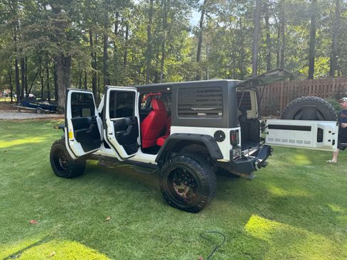 Used 2018 Jeep Wrangler Unlimited Sport S image 6