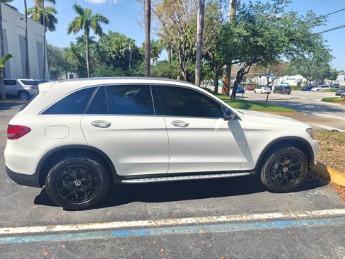 Used 2019 Mercedes-Benz GLC 300 4MATIC image 10