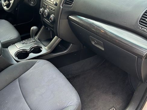 Used 2012 Kia Sorento LX image 8