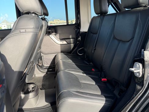 Used 2015 Jeep Wrangler Unlimited Sahara w/ Dual Top Group image 15