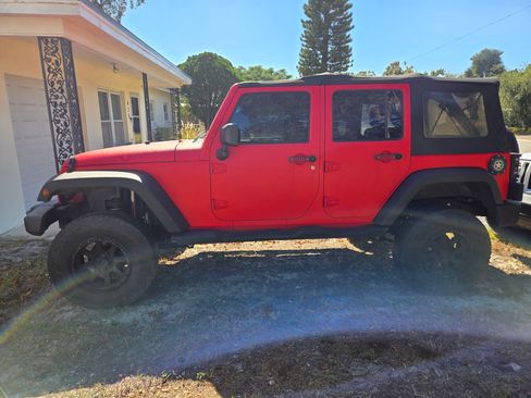 Used 2012 Jeep Wrangler Unlimited Sport image 5