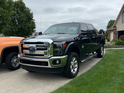 Used 2012 Ford F250 Lariat w/ Lariat Interior Pkg image 4