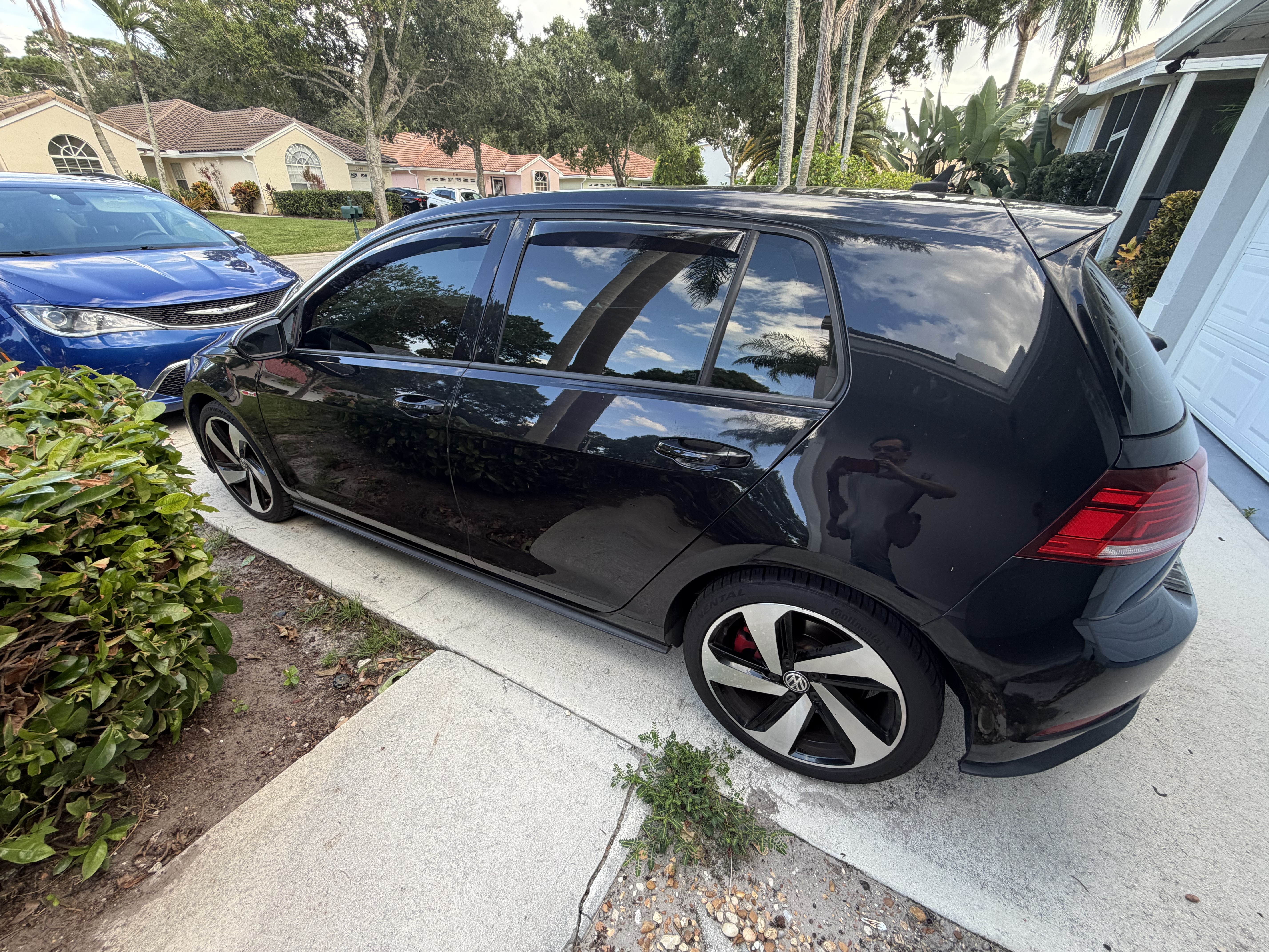 Used 2019 Volkswagen GTI SE w/ SE Experience Package FWD image 9