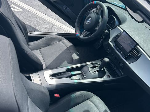 Used 2005 BMW Z4 2.5i image 15