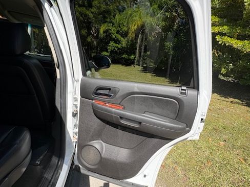 Used 2013 Chevrolet Tahoe LT image 16