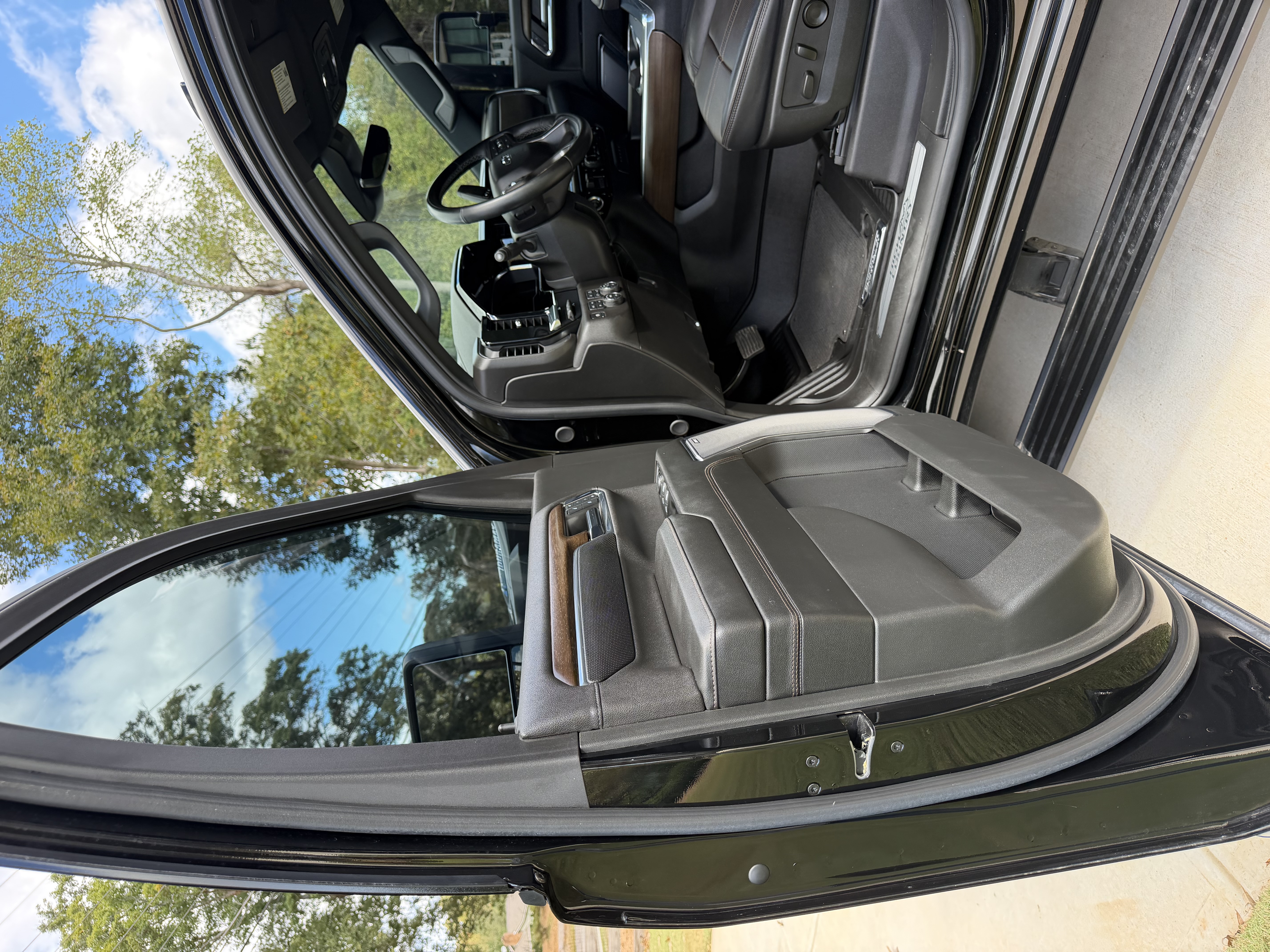 Used 2024 Chevrolet Silverado 3500 High Country w/ High Country Premium Package AWD/4WD image 11