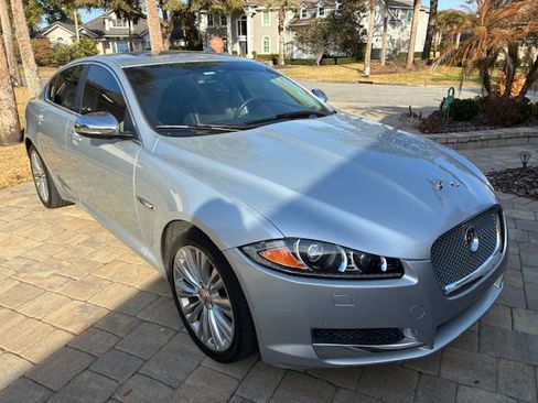 Used 2015 Jaguar XF Premium image 1