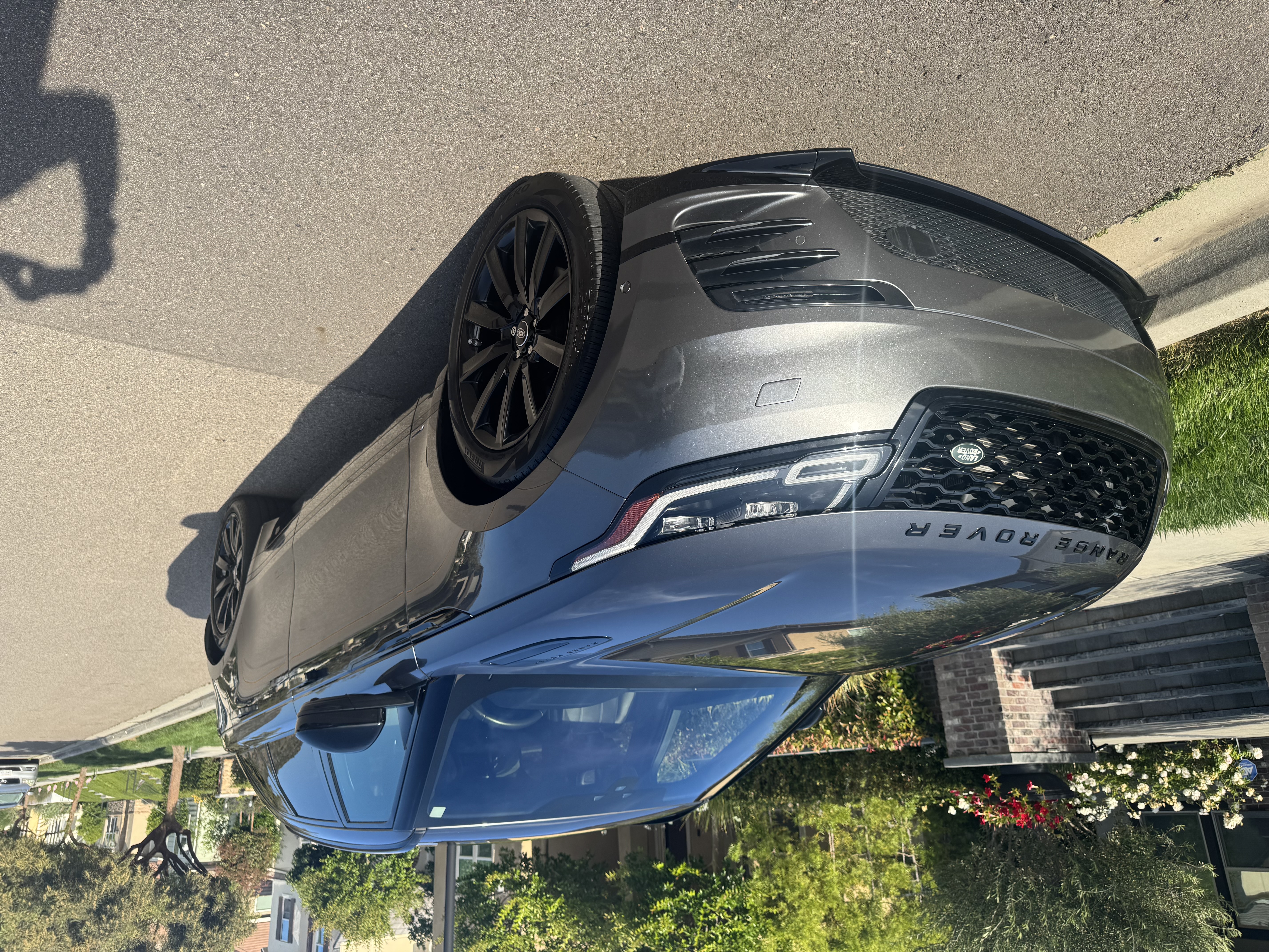 Used 2019 Land Rover Range Rover Velar R-Dynamic SE AWD/4WD image 4