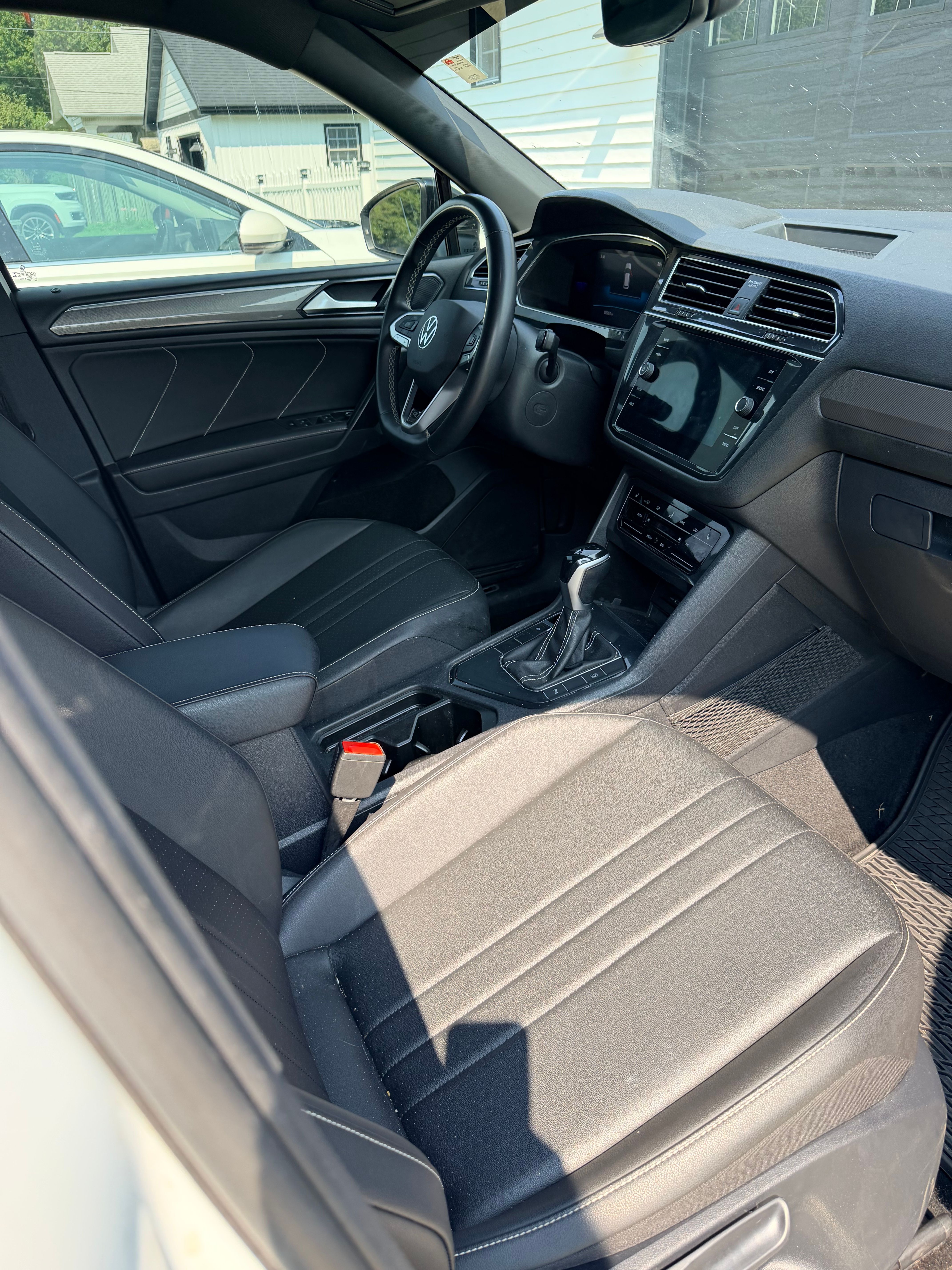 Used 2023 Volkswagen Tiguan SE R-Line FWD image 10