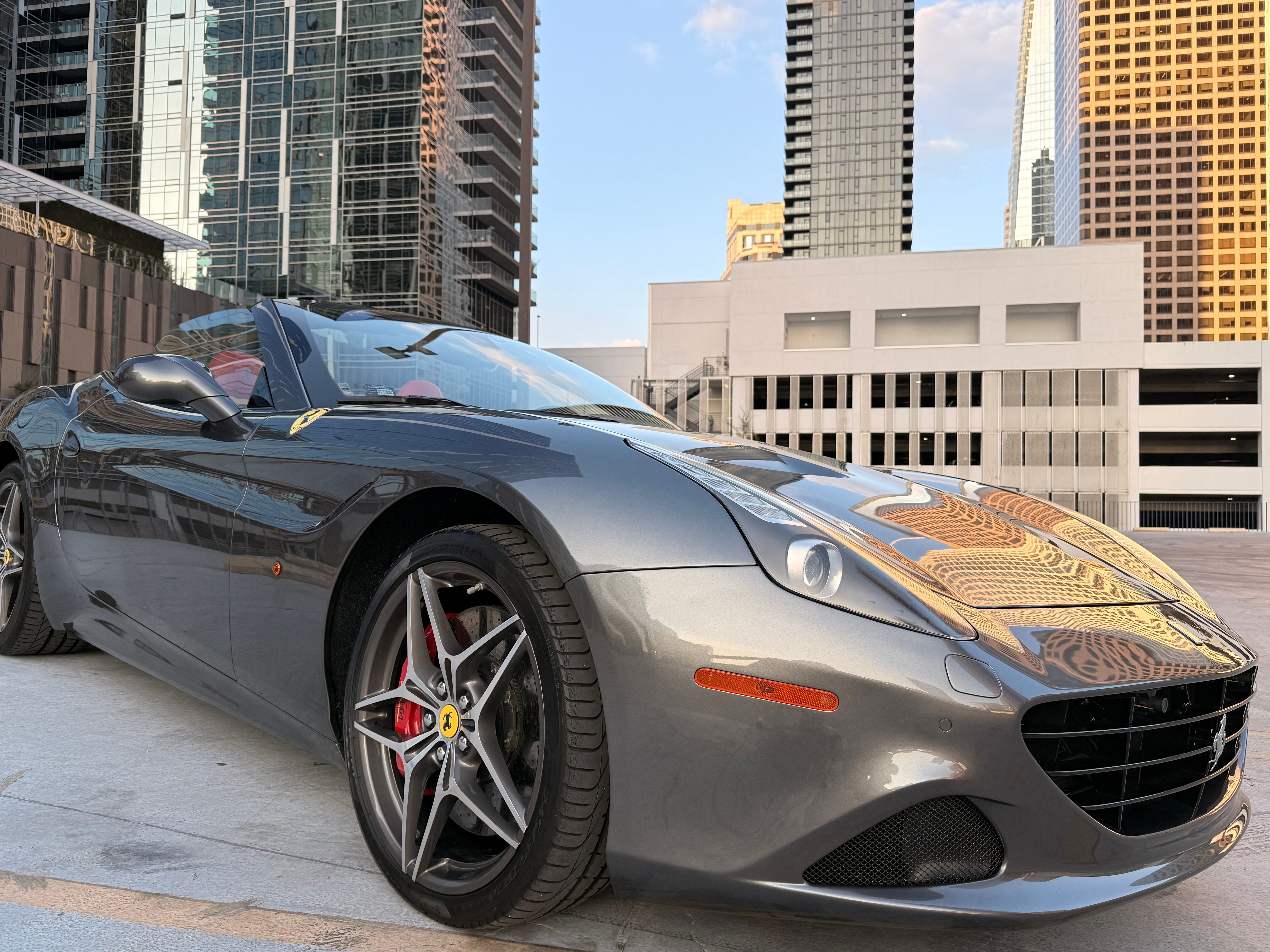 Used 2017 Ferrari California T RWD image 1